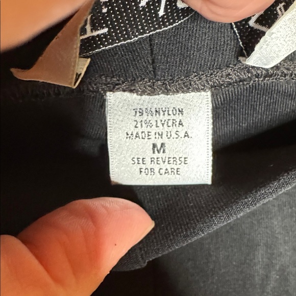 NWOT St. John Sport Black Skinny Leggings Gold Embroidered Logo Size Medium - Picture 4 of 8